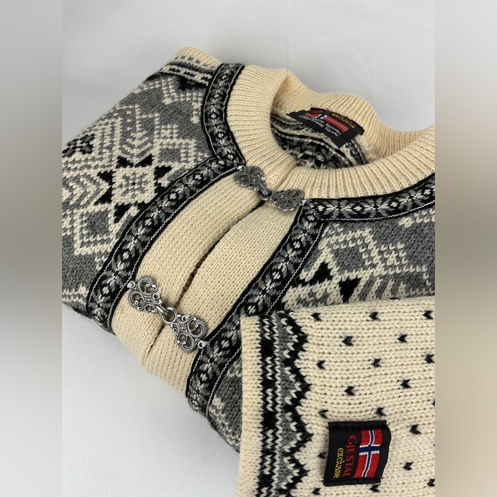 GJESTAL Exclusive Nordic Wool Sweater
Rare! Cream, Black and Gray